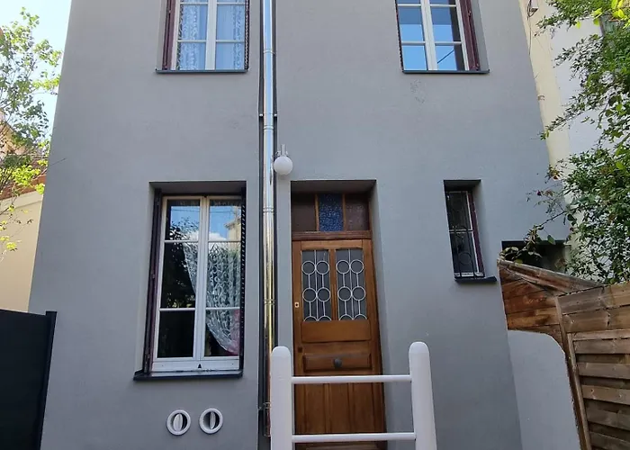 Maison Charmante, Années 30 Avec Extérieur à L'ile Verte